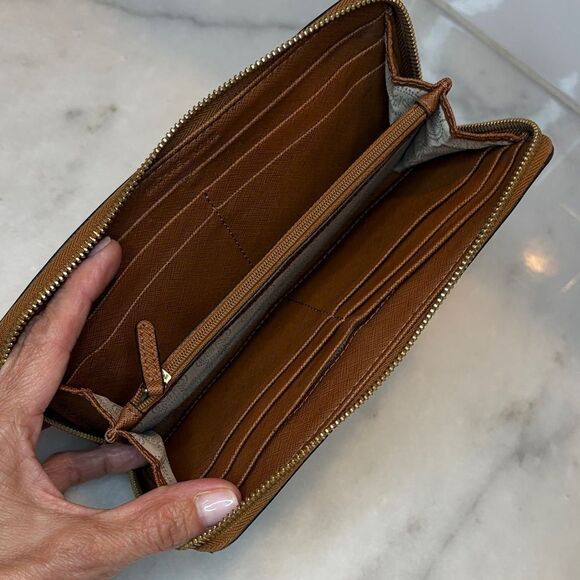 Michael Kors Saffiano Leather Full Zip Jet Set Continental Wallet - Picture 12 of 14